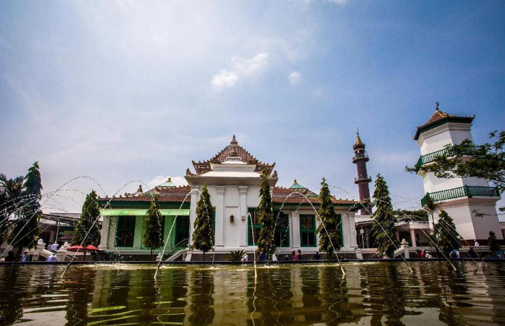 Hotel Sriwijaya 99 Palembang Ngoại thất bức ảnh